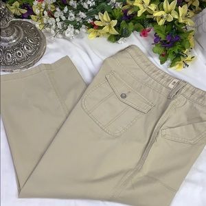 Levi's Khaki Capri's